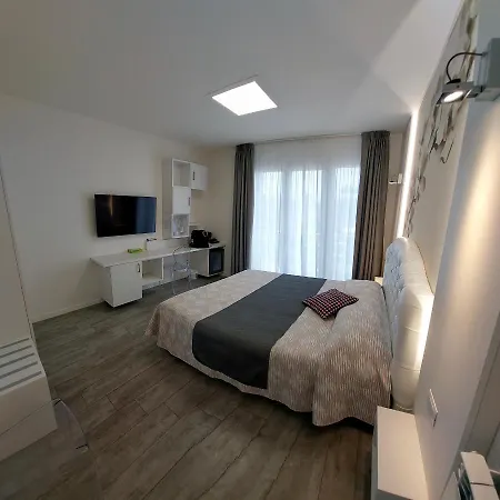 La Brise * مارينا دي بييتراسانْت