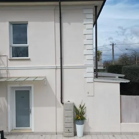 La Brise 马里纳-迪-皮特拉桑塔