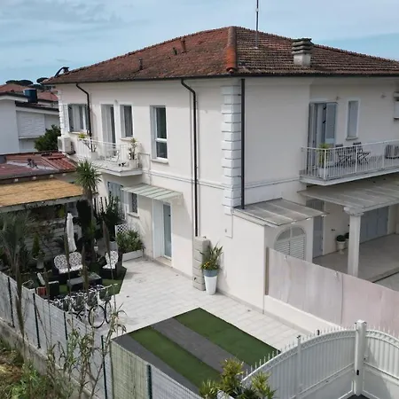 La Brise 招待所 马里纳-迪-皮特拉桑塔